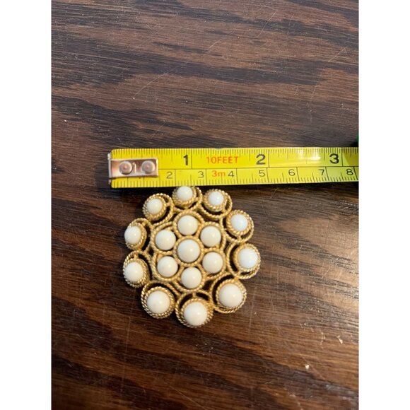 Vintage Trifari Gold-Tone Brooch White Cabochon Accents Elegant Round Floral - Picture 4 of 4